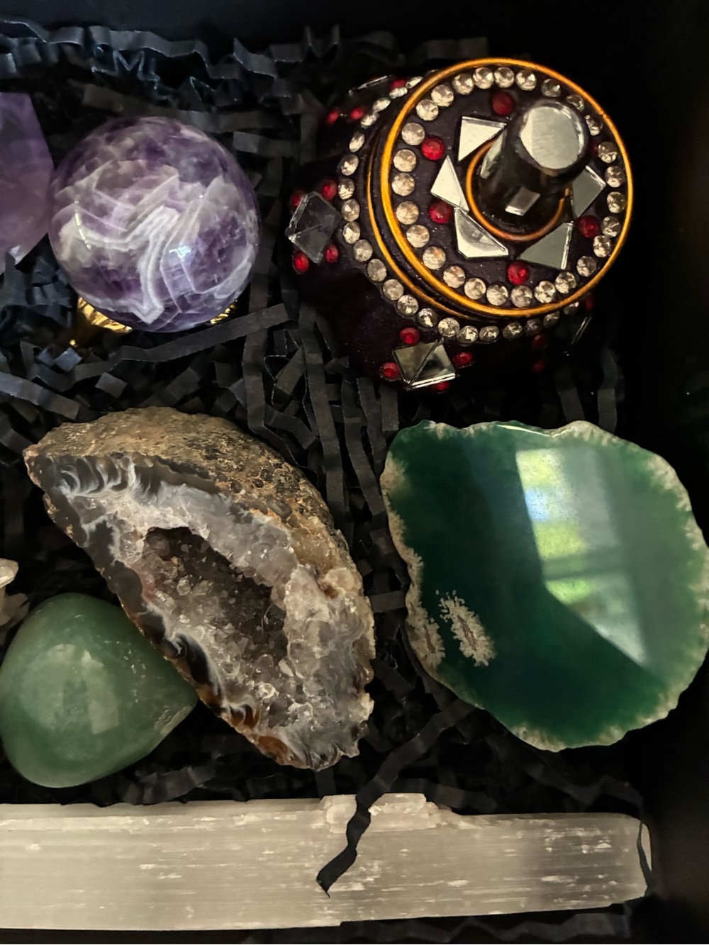🔮 13 Piece Healing Crystal Gift Box - Amethyst Point and Sphere 🎁 - Picture 6 of 16